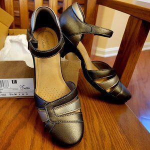 Clark's Ultimate Comfort Collection Emily Daisy Shoes (New)